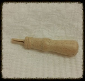 Wooden Long Pen Style Rooting Tool